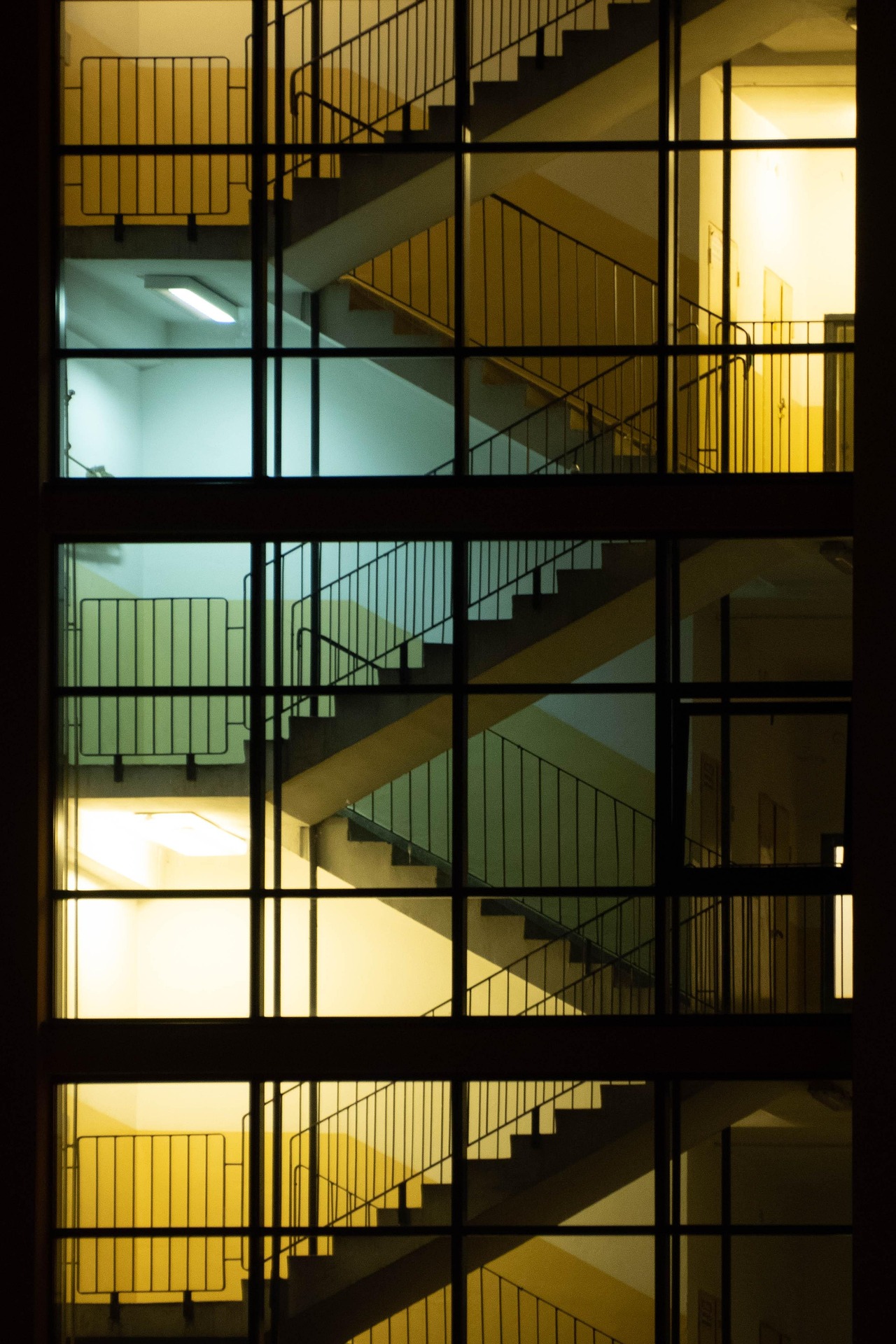 stairs-7231312_1920